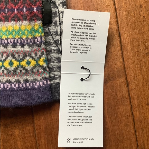 ROBERT MACKIE Scarf, Hat and Gloves Set - Picture 3 of 4